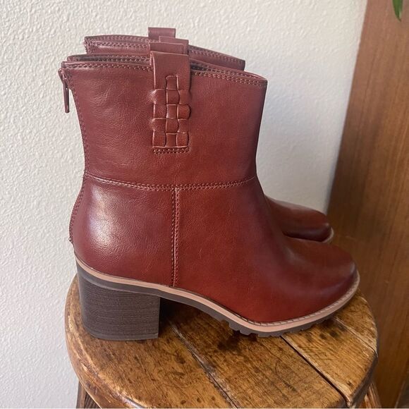 BareTraps Size 9 Brown Heeled Boots with Side Zipper - Picture 5 of 8
